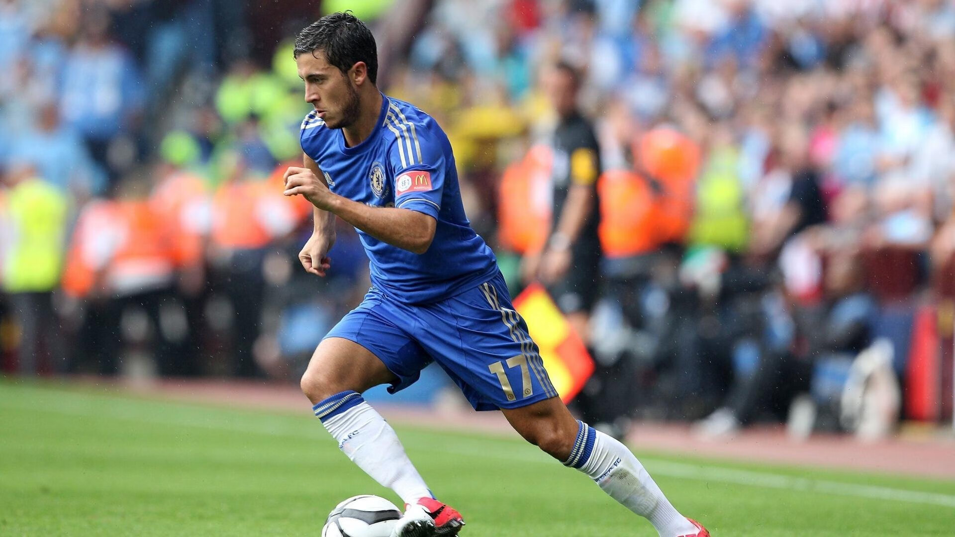 乔治·巴尔：凭借强大的比赛经验，他在全黑队中场稳住了球队的节奏